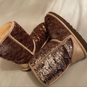 ‼️ SOLD ‼️ Women’s reverse sequin UGG boots size 6